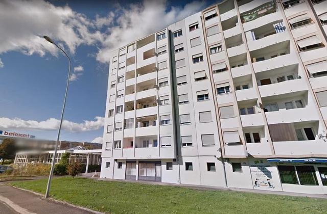 Belle arcade au rez-de-chaussée à proximité de toutes commodités