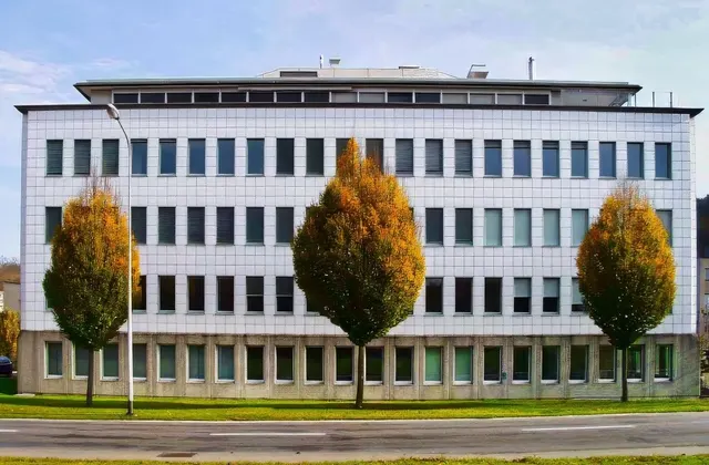 130 m2 - 1'100 m2 - Locali per ufficio nella zona industriale Täfern