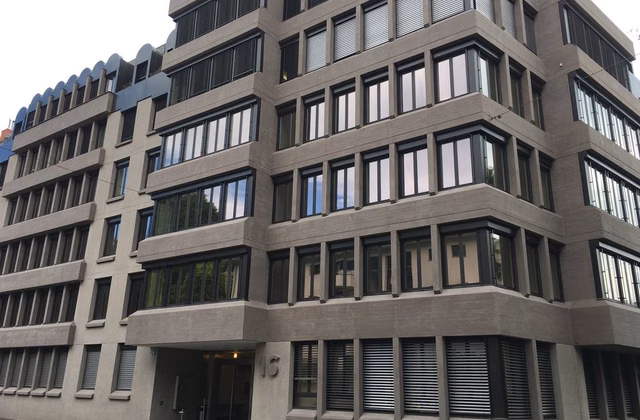 Place pour petite voiture / emplacements motos près de Zurich-Enge