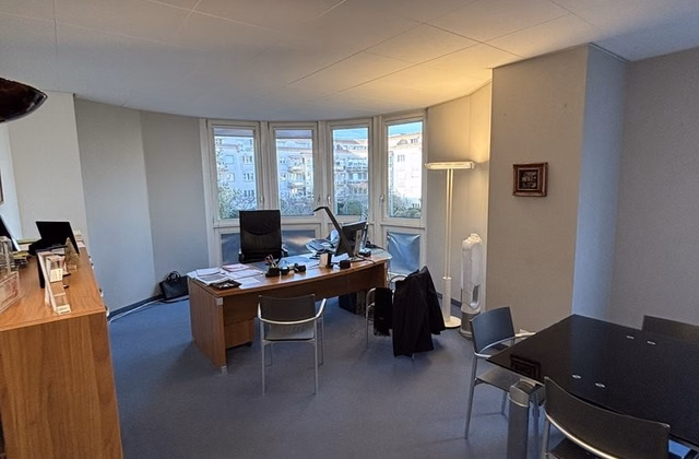 À saisir ! Superbe surface de bureau lumineuse dans bâtiment mixte
