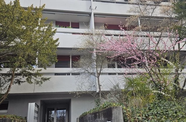 Locaux de bureaux / cabinets près de la gare avec agencement flexible