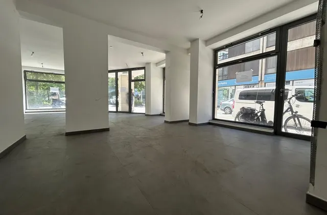 Retail unit of 177 m² for rent