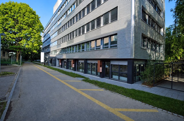 Compatto, flessibile e pronto all'uso - Ufficio vicino alla città di Berna