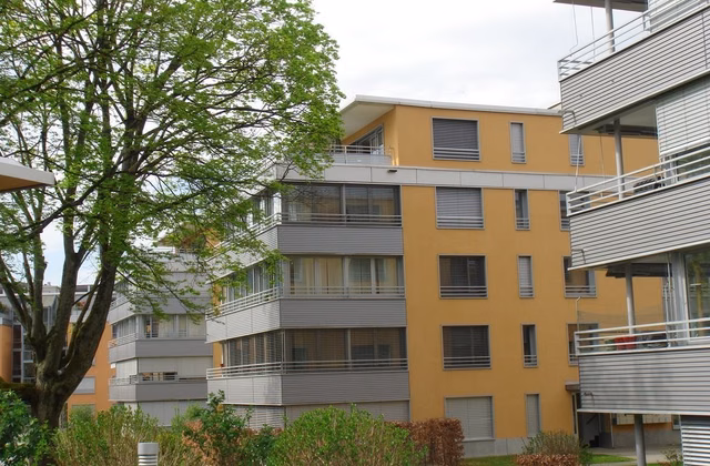 Einstellplatz nahe Schwimmbad gesucht?