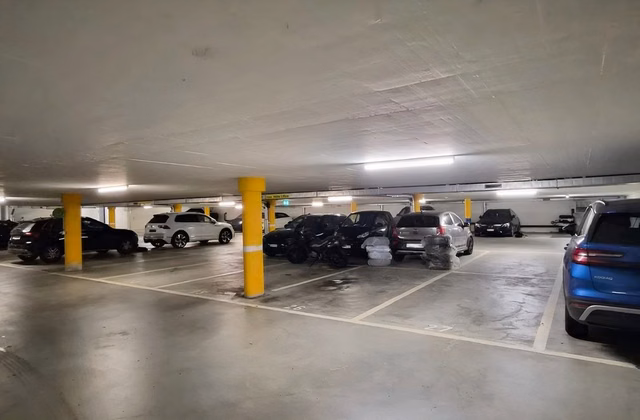 Place de garage à la Schellerstrasse à louer