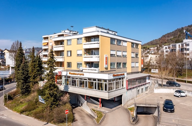 Office space on the 1st floor in a prime location!