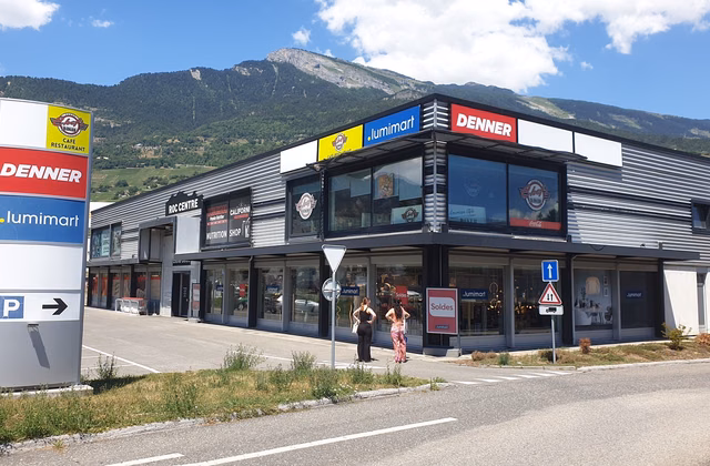 Teilbare Fläche von 293 bis 1'665 m² - Roc Centre - Conthey