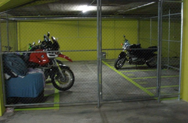 Motorradplätze in der Einstellhalle zu vermieten!