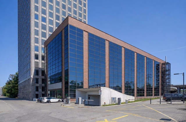Esclusivi spazi per uffici e showroom con ascensore per auto fino a 5.700 m²