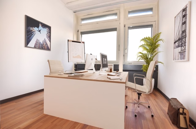 Small offices, a 1-minute walk from the train station