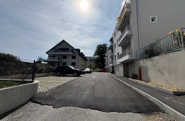 Posto auto esterno in affitto a Pully