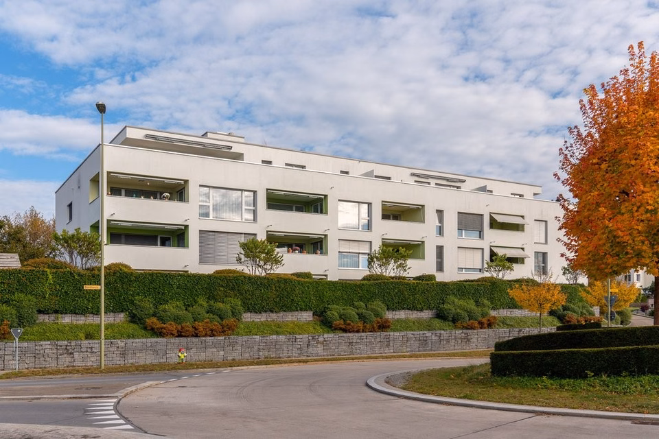 Posto auto in posizione ideale!, Zihlstrasse 46a, b, 8340 Hinwil, Zurich, CH
