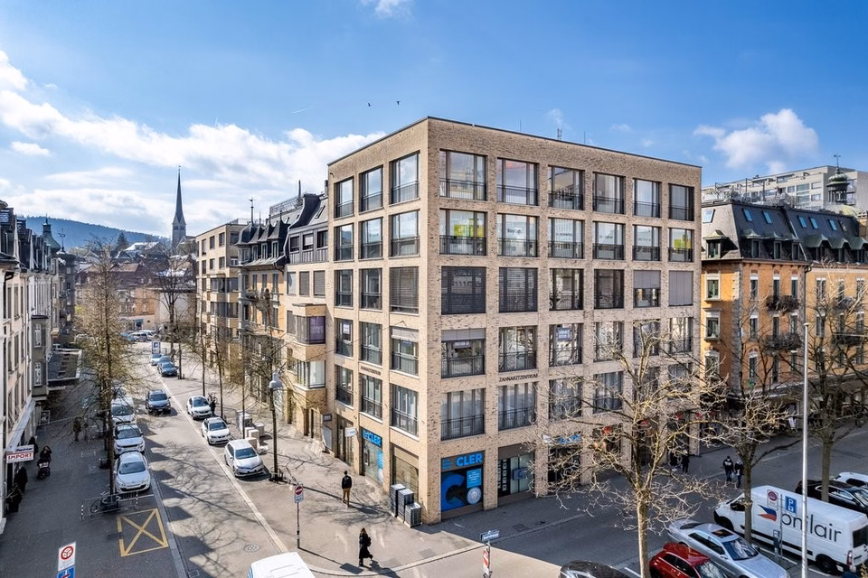 Espace publicitaire à louer directement sur la place du marché d'Oerlikon !, Edisonstrasse, 8050 Zürich, Zurich, CH