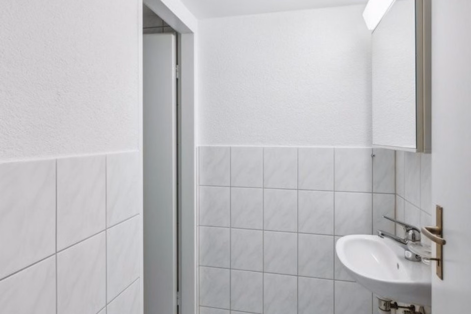 Piccolo locale commerciale — 1° canone netto in omaggio!, Schlossstrasse, 4133 Pratteln, Basel-Landschaft, CH