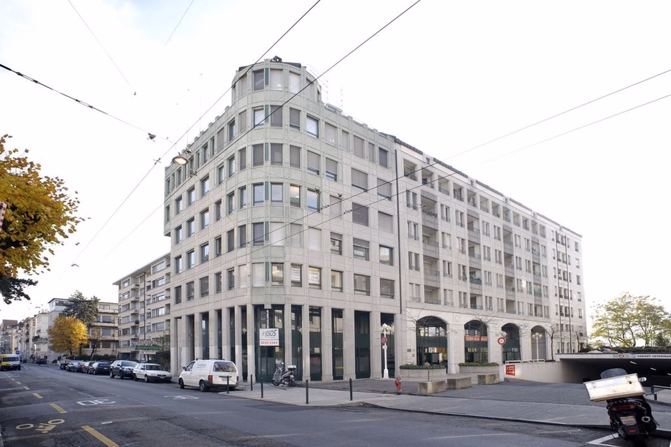 PLUSIEURS PLACE DE PARC PARKING MOTO AU SOUS-SOL DE L'IMMEUBLE, Rue de Saint-Jean 30 -, 1203 Genève, Geneva, CH