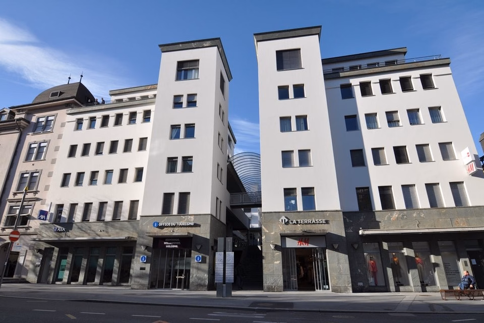Commercial premises fitted as restaurant and bar - city centre, Avenue du Rothorn, 3960 Sierre, VS, CH