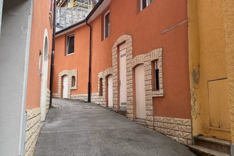 Deposito di stoccaggio vicino alla stazione, Rue du Mûrier, 1820 Montreux, Vaud, CH