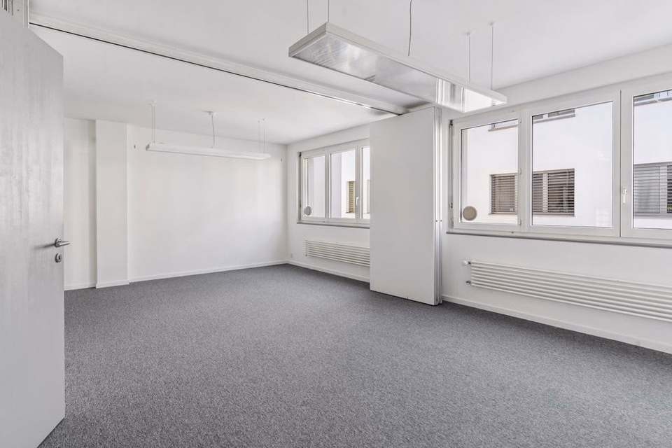 Bureau de 130 m2 à louer de suite ou à convenir, Avenue du Rothorn, 3960 Sierre, Valais/Wallis, CH