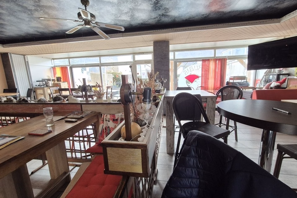 Café zu vermieten, Avenue de la Gare, 1964 Conthey, VS, CH