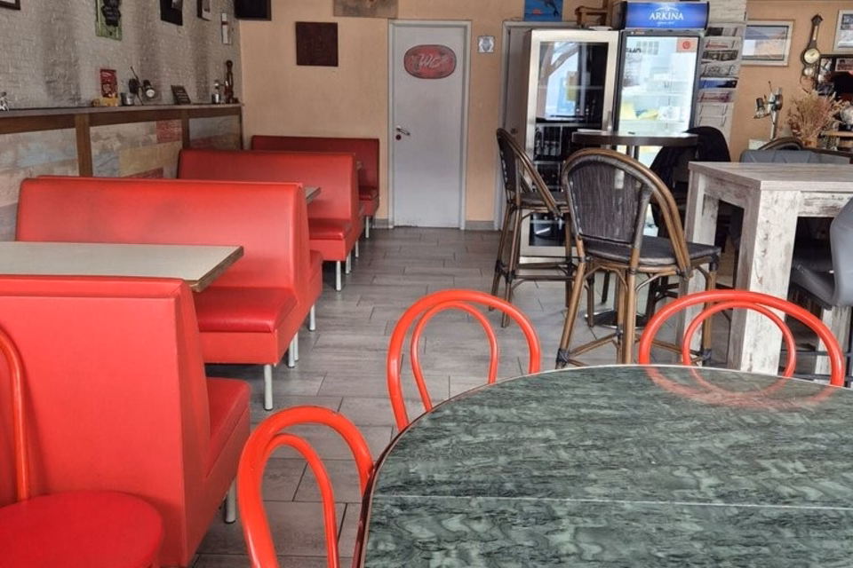 Café zu vermieten, Avenue de la Gare, 1964 Conthey, VS, CH