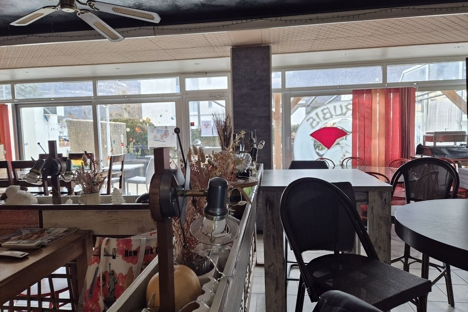 Café zu vermieten, Avenue de la Gare, 1964 Conthey, VS, CH