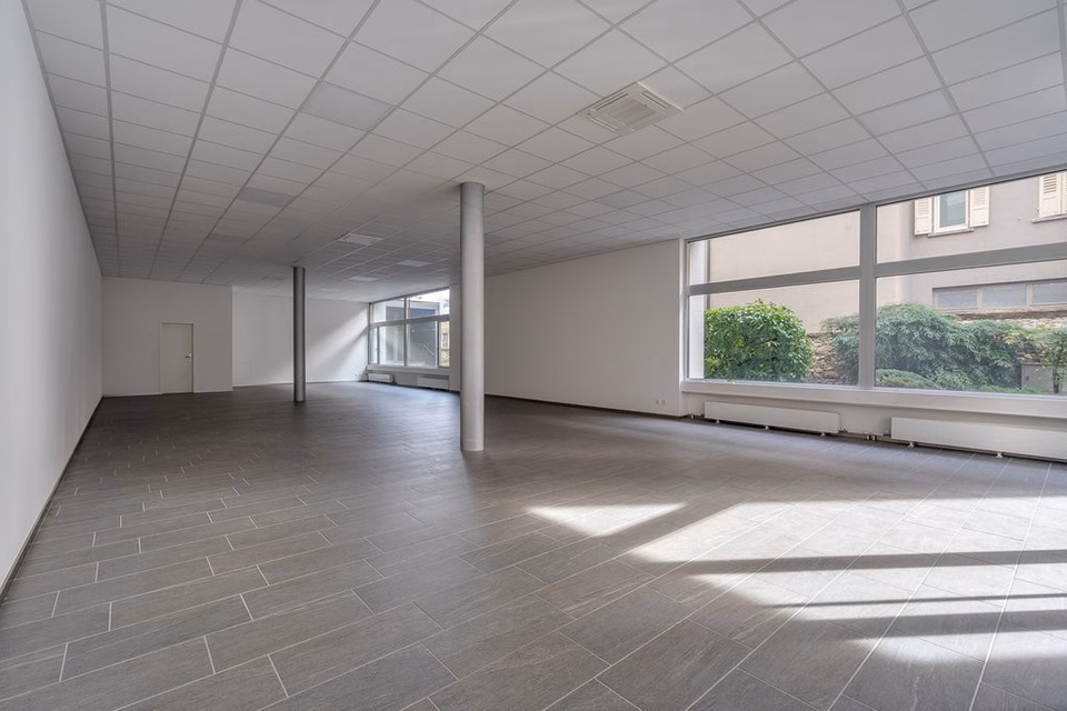 Affittasi luminoso locale commerciale / ufficio, Corso San Gottardo, 6830 Chiasso, Ticino, CH