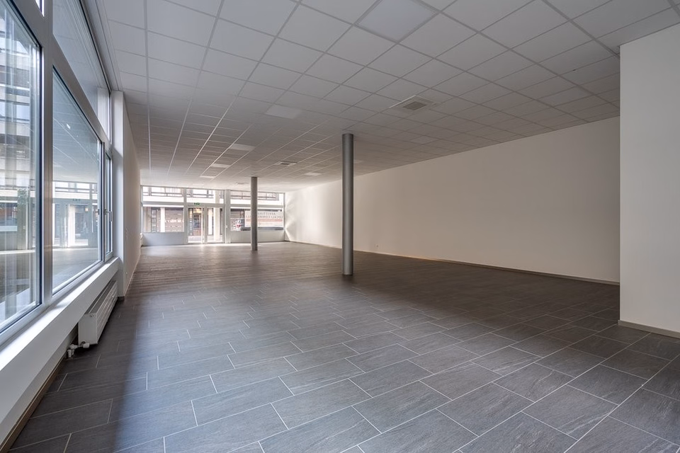 Affittasi luminoso locale commerciale / ufficio, Corso San Gottardo, 6830 Chiasso, Ticino, CH