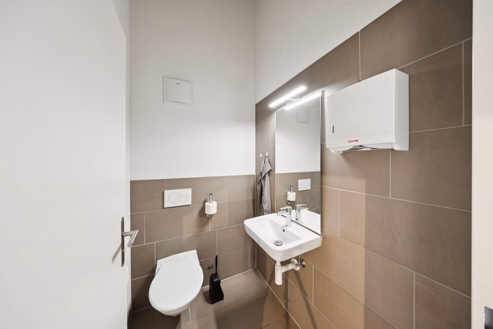 Locale commerciale vicino alla stazione di Zollikofen, Bernstrasse, 3052 Zollikofen, Bern, CH
