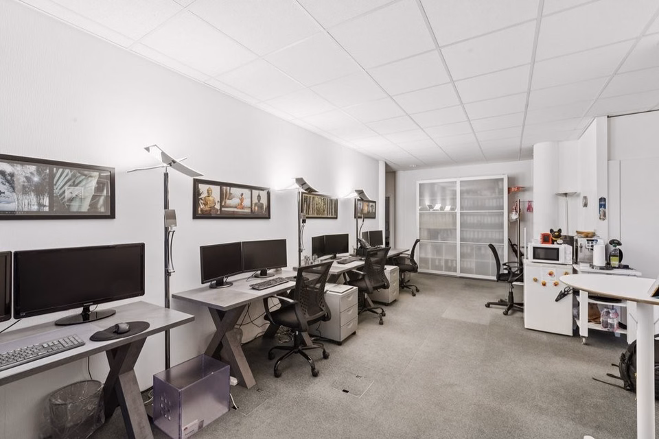 Don't miss! Superb bright office space in a mixed-use building, Les Fontaines G (Eysins 53 A), 1260 Nyon, Vaud, CH