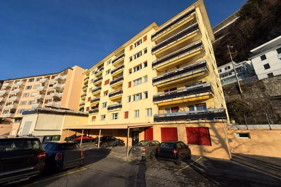 A LOUER PLACE DE PARC, Rue de la Gare 6,, 1820 Veytaux, Vaud, CH