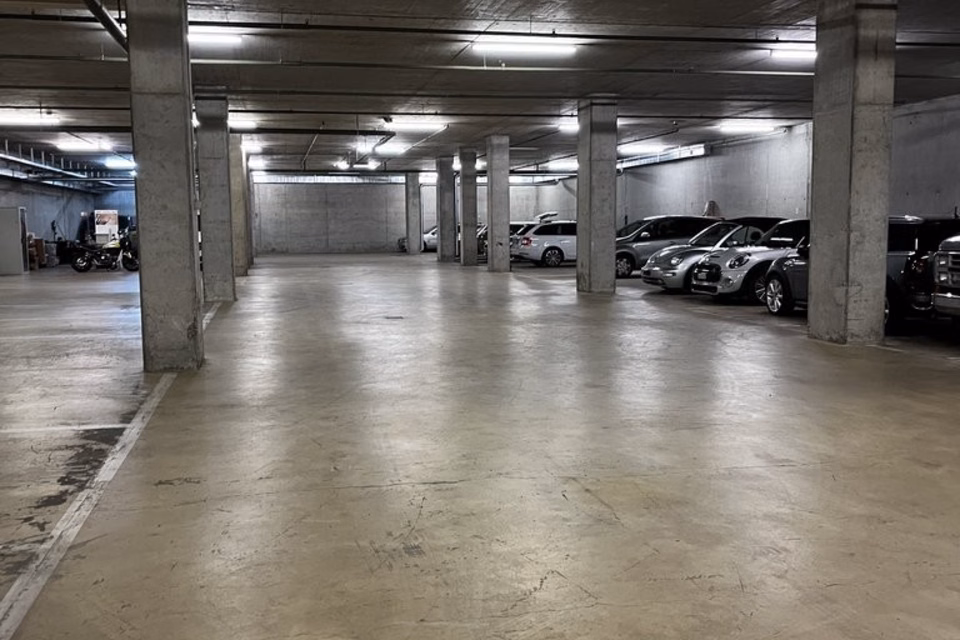Posti auto nella zona commerciale di Lyssach, Bernstrasse, 3421 Lyssach, Bern, CH