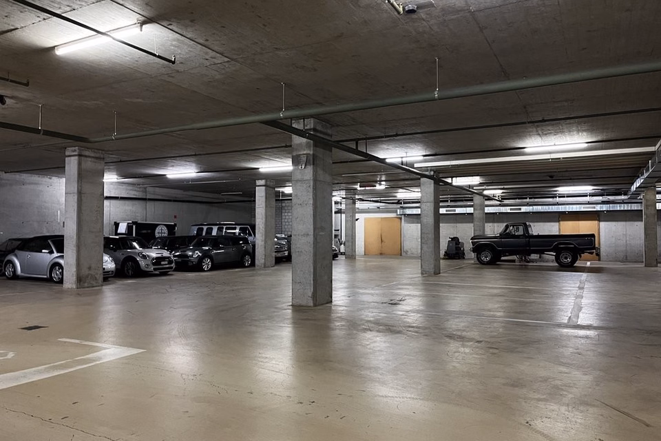 Posti auto nella zona commerciale di Lyssach, Bernstrasse, 3421 Lyssach, Bern, CH