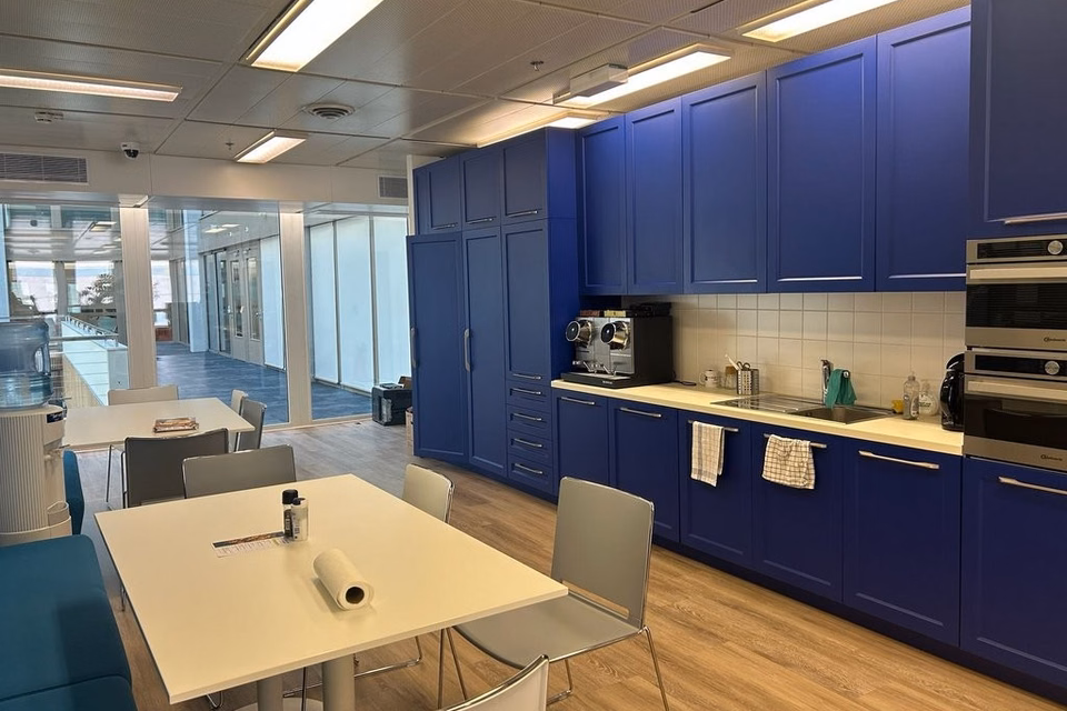Superficie di 142 + 228 m2 ossia 370 m2 al Geneva Business Center a Lancy, Avenue des Morgines, 1213 Petit-Lancy, Geneva, CH