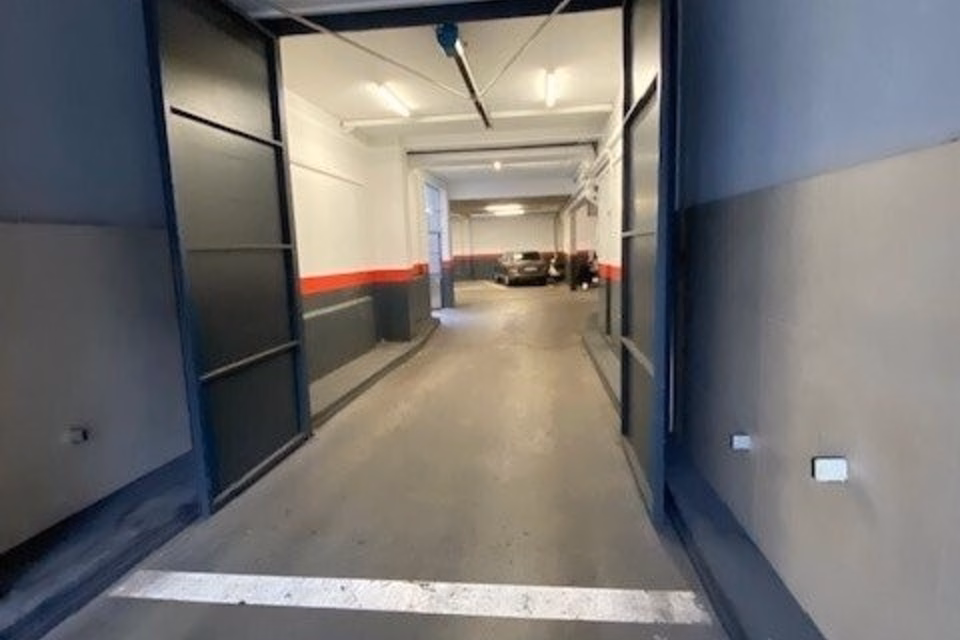 Posto auto coperto in affitto davanti agli HUG, Rue du Pré-Jérôme, 1205 Genève, Geneva, CH