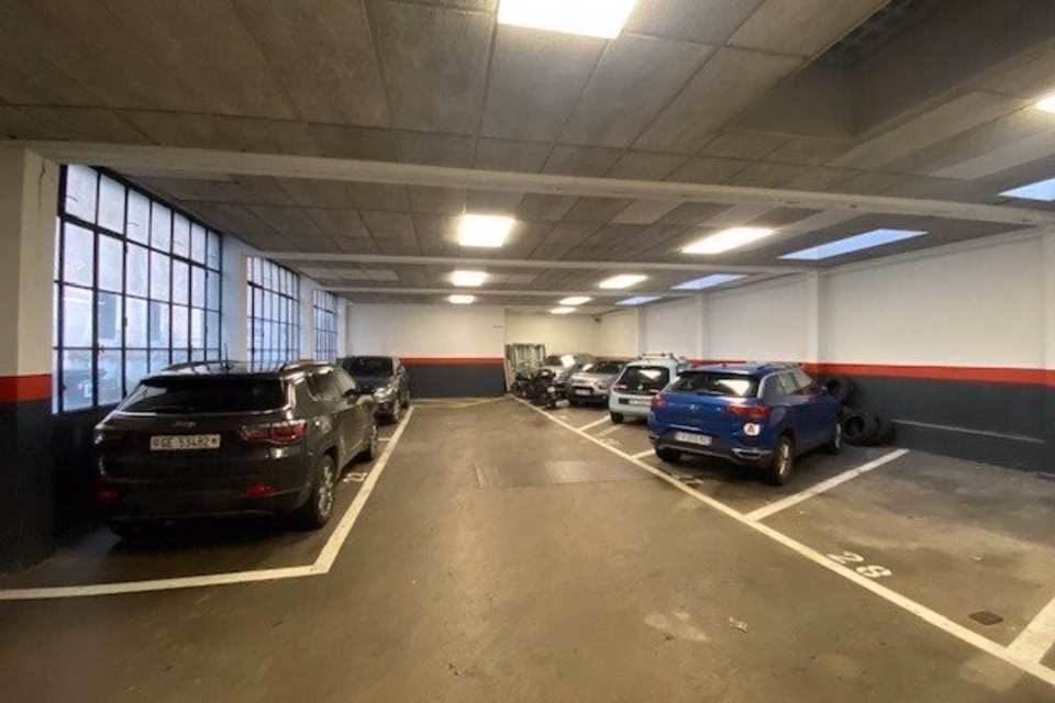 Posto auto coperto in affitto davanti agli HUG, Rue du Pré-Jérôme, 1205 Genève, Geneva, CH