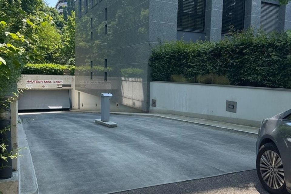 Place de parc en sous-sol - Champel, Rue le Corbusier 25,, 1208 Genève, Geneva, CH