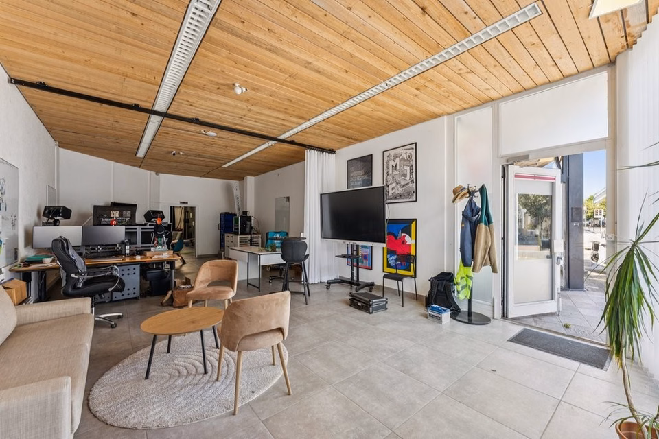 Splendido locale commerciale in affitto - Posizione strategica a Friburgo, Route du Jura, 1700 Fribourg, Fribourg, CH