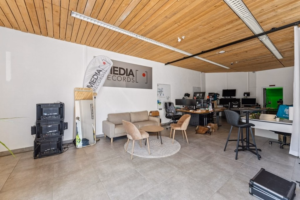 Splendido locale commerciale in affitto - Posizione strategica a Friburgo, Route du Jura, 1700 Fribourg, Fribourg, CH