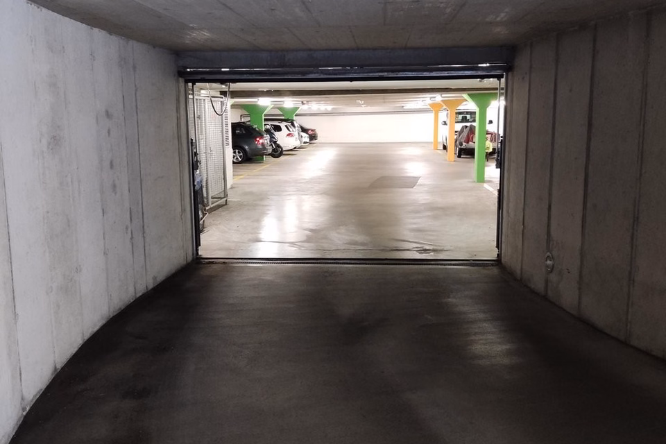 Une voiture sans place de parc ? Nous avons la solution..., Hohfurenstrasse 1, 3, 5, 7, 9,, 8610 Uster, Zurich, CH