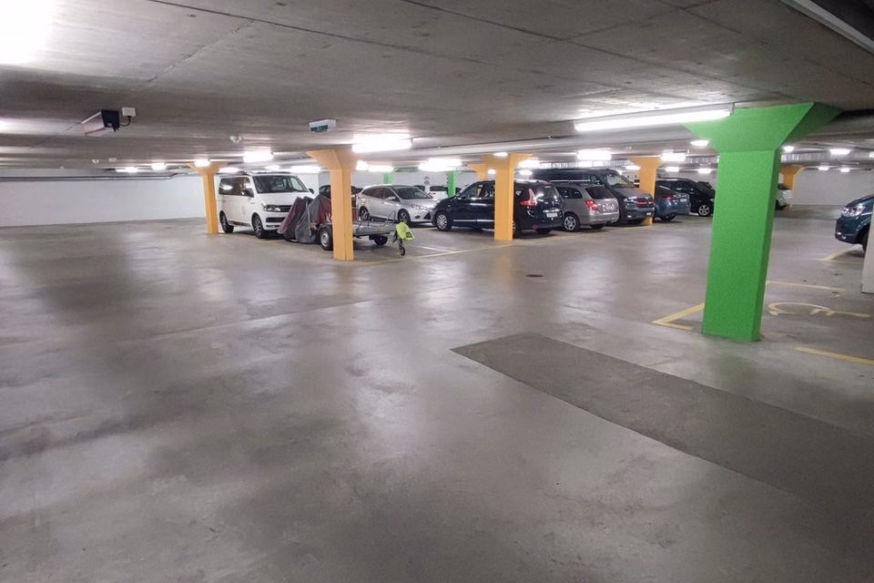 Une voiture sans place de parc ? Nous avons la solution..., Hohfurenstrasse 1, 3, 5, 7, 9,, 8610 Uster, Zurich, CH