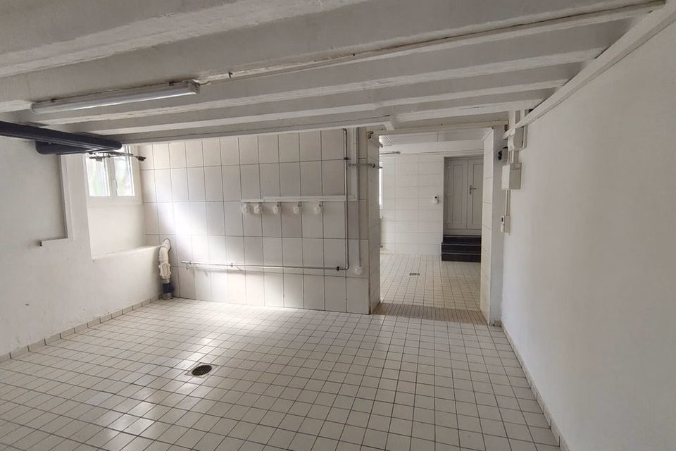 Ampio locale polivalente idealmente situato a Losanna, Avenue d'Echallens, 1004 Lausanne, Vaud, CH