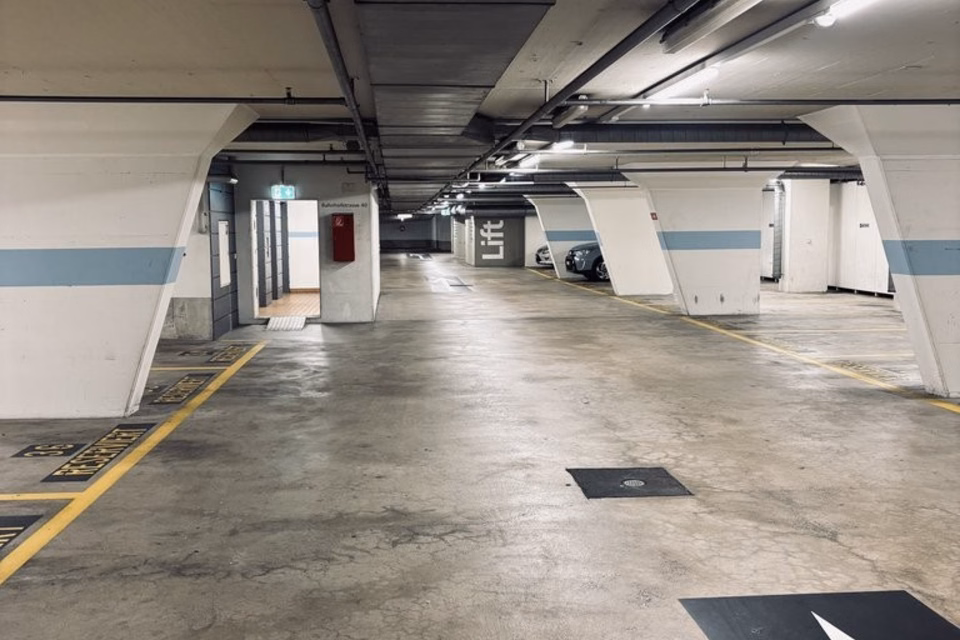 Einstellplatz im Zentrum von Baden zu vermieten!, Bahnhofstrasse 40,, 5400 Baden, Aargau, CH