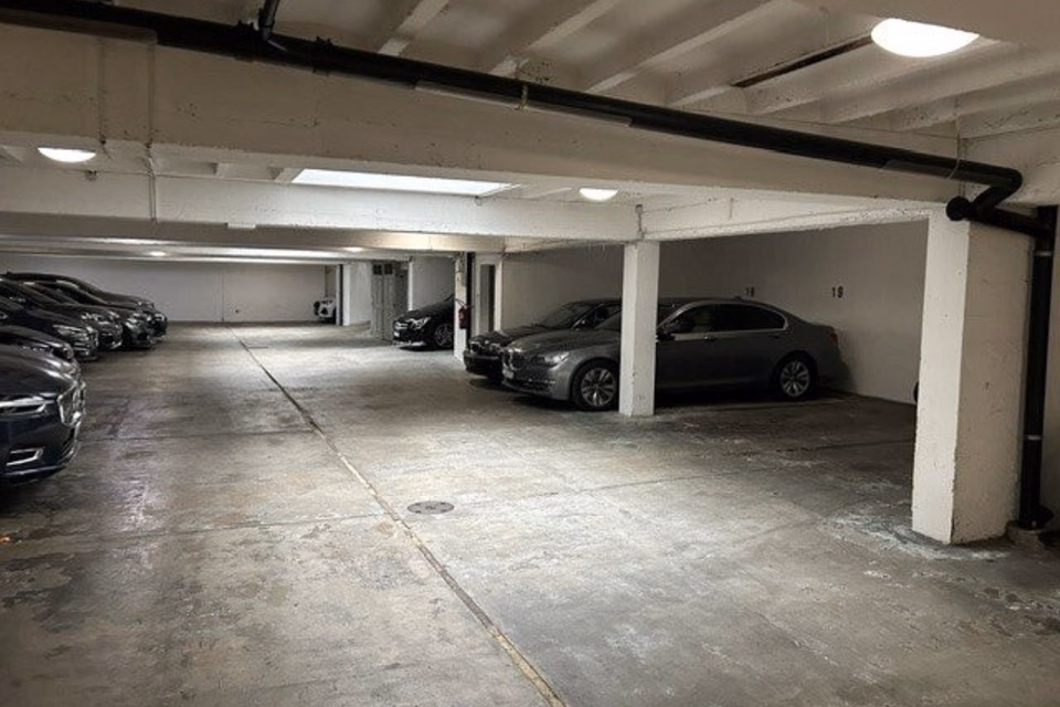 Place de parc à louer en souterrain, Rue Antoine-Carteret, 1202 Genève, Geneva, CH