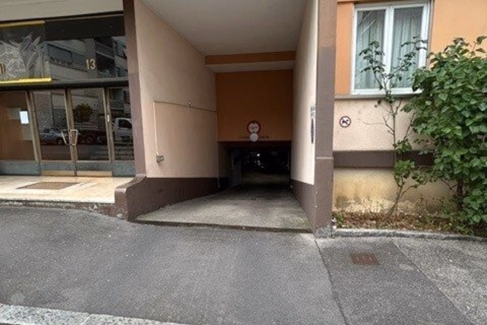 Place de parc à louer en souterrain, Rue Antoine-Carteret, 1202 Genève, Geneva, CH