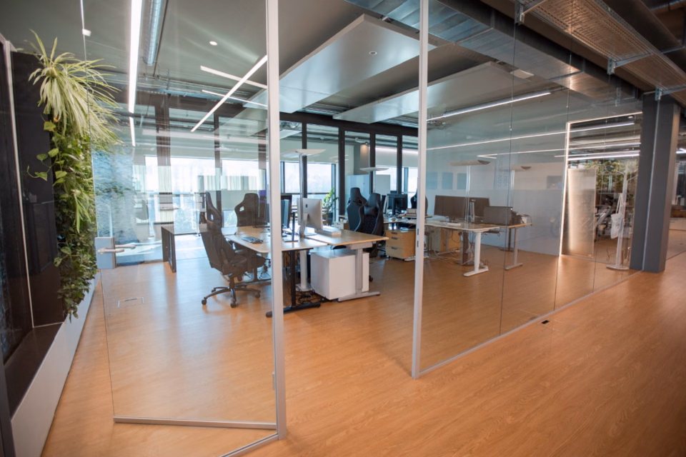 Surfaces de bureaux et showroom exclusives avec ascenseur pour voitures jusqu'à 5'700 m², Richtistrasse, 8304 Wallisellen, Zurich, CH
