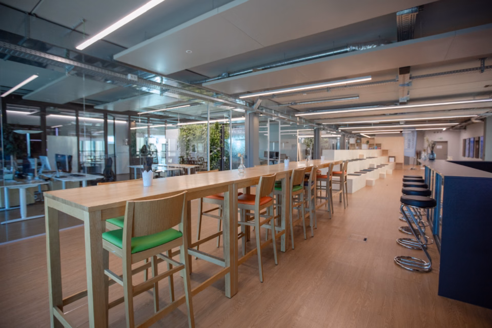 Surfaces de bureaux et showroom exclusives avec ascenseur pour voitures jusqu'à 5'700 m², Richtistrasse, 8304 Wallisellen, Zurich, CH