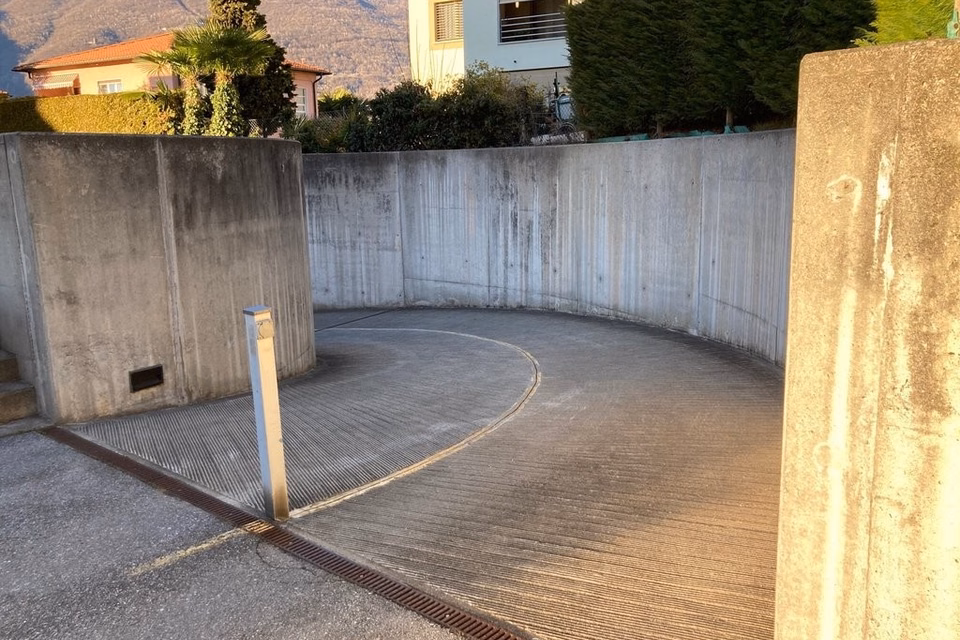 Place de parc intérieure à Giubiasco - Via Ressiga 10 E/F/G, Via Ressiga, 6512 Giubiasco, Ticino, CH
