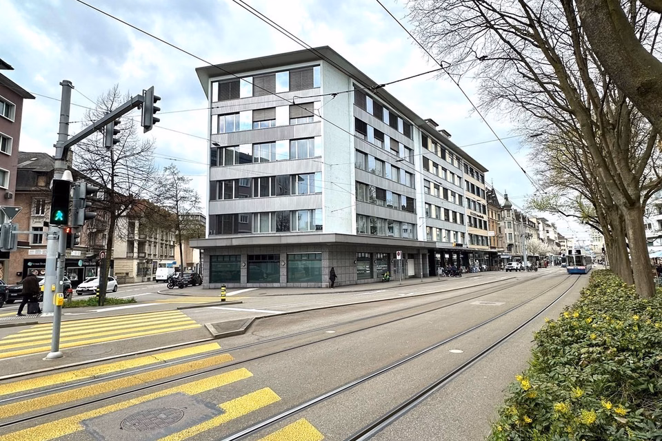 Espace commercial représentatif au ground floor dans un emplacement de premier choix à Zürich-Oerlikon, Schaffhauserstrasse, 8050 Zürich, Zurich, CH