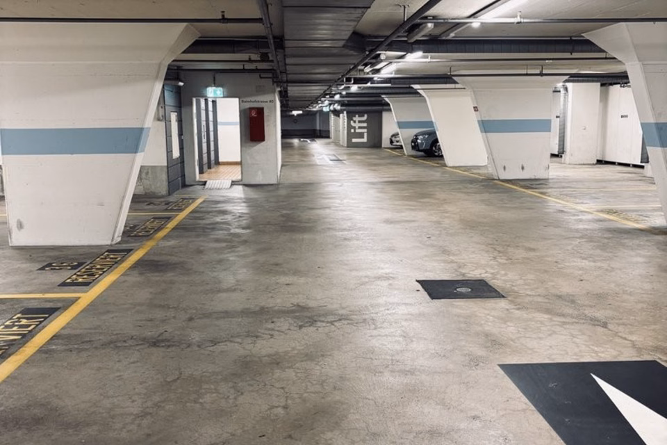 Einstellplatz im Zentrum von Baden zu vermieten!, Bahnhofstrasse 40,, 5400 Baden, Aargau, CH