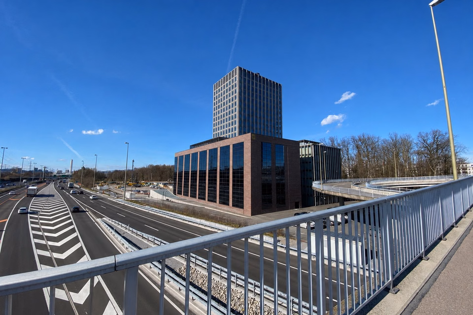 Esclusivi spazi per uffici e showroom con ascensore per auto fino a 5.700 m², Richtistrasse, 8304 Wallisellen, Zurich, CH